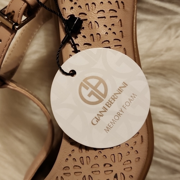 Giani Bernini Vienza2 Mary Jane Pumps - Picture 13 of 13